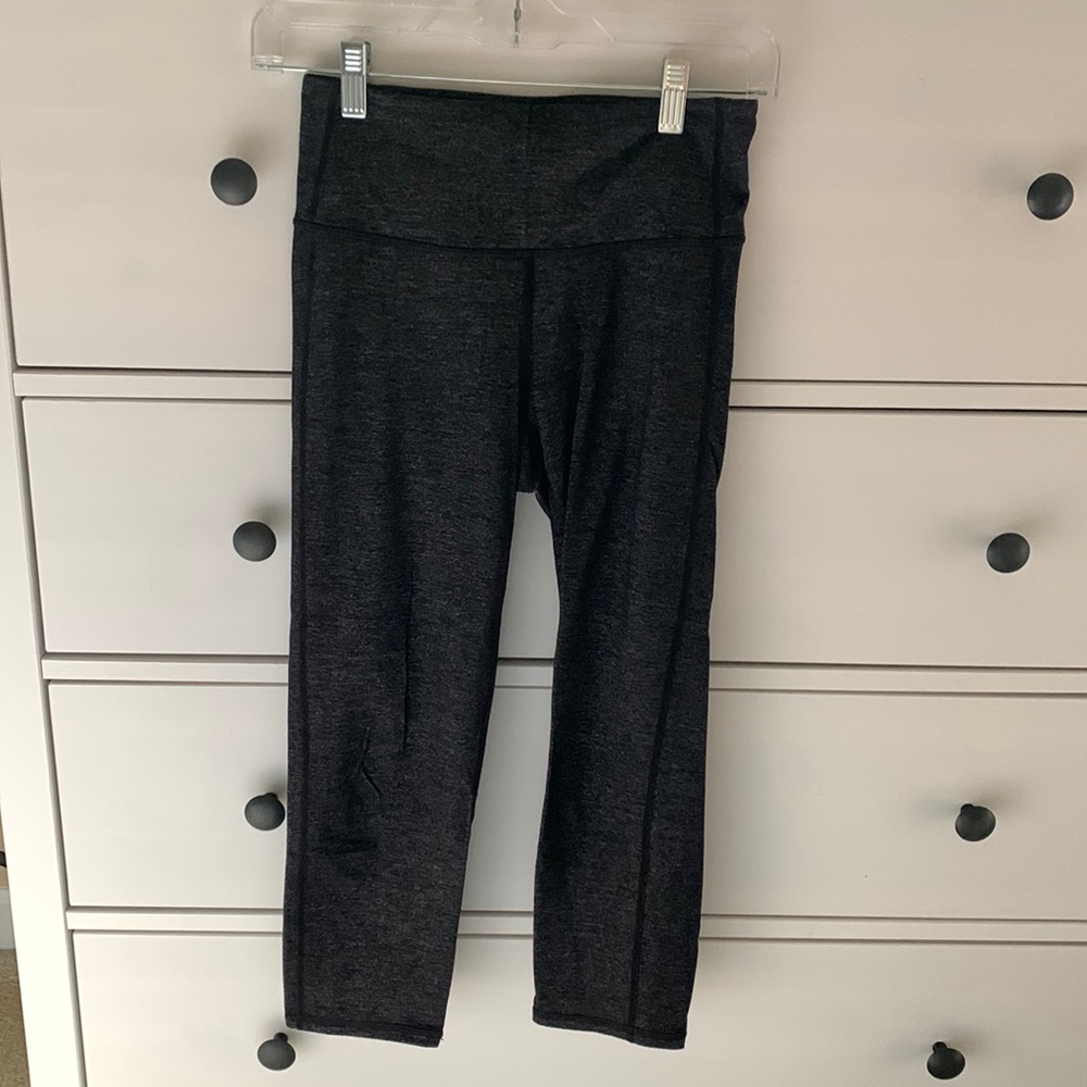 Athleta heathered grey capri leggings
